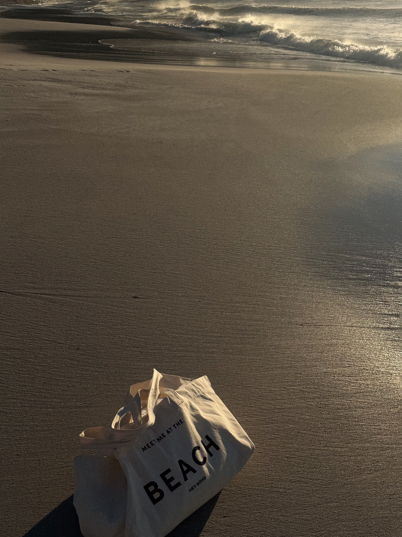 MEET ME AT THE BEACH Shopper