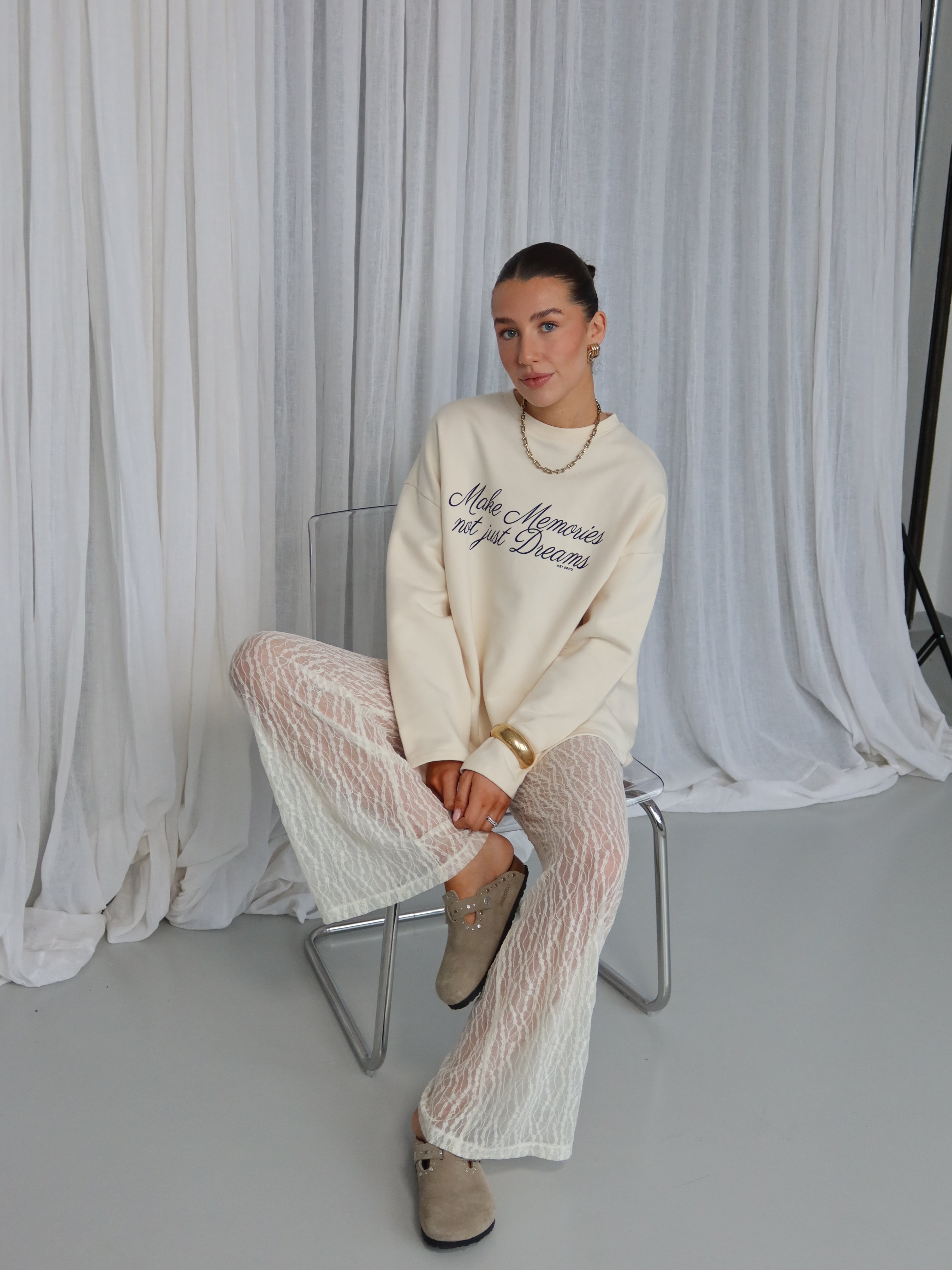 MAKE MEMORIES SWEATSHIRT