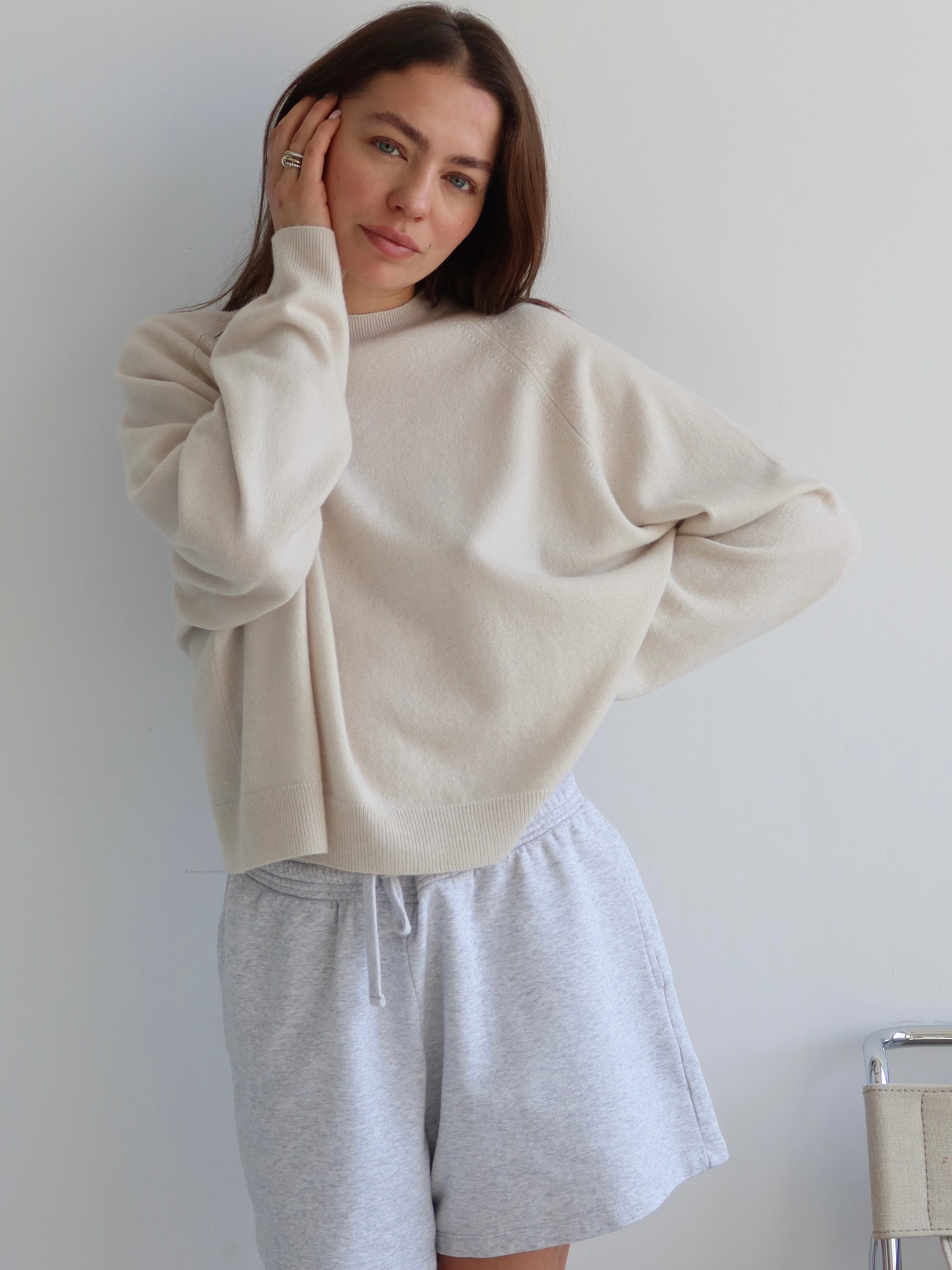 ANNA CREWNECK oatmilk