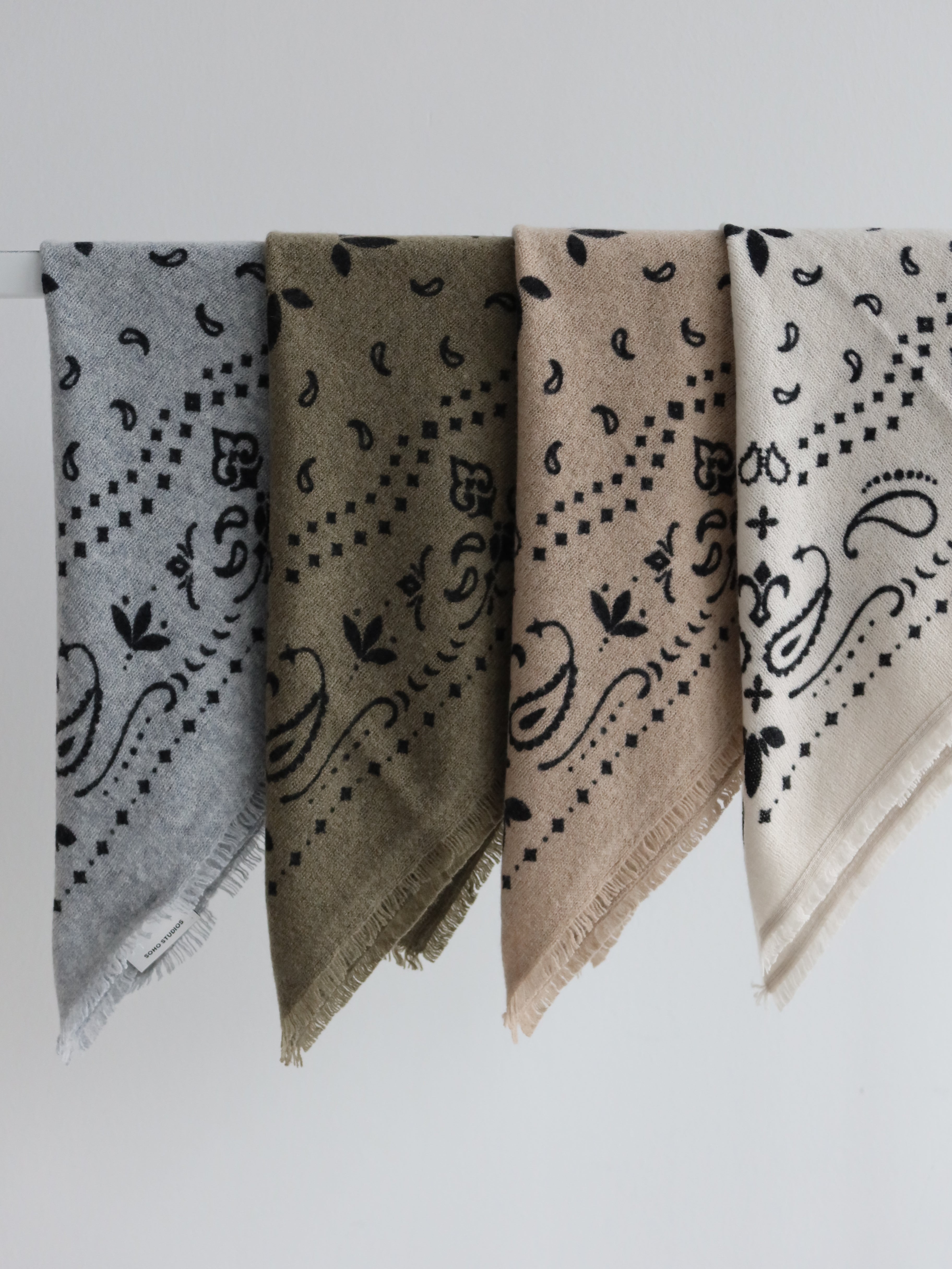 LARA SCARF KHAKI